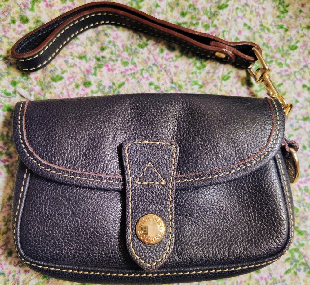 Vintage Dooney And Bourke Wristlet Pebbled Leather, Navy, Duck Charm EUC